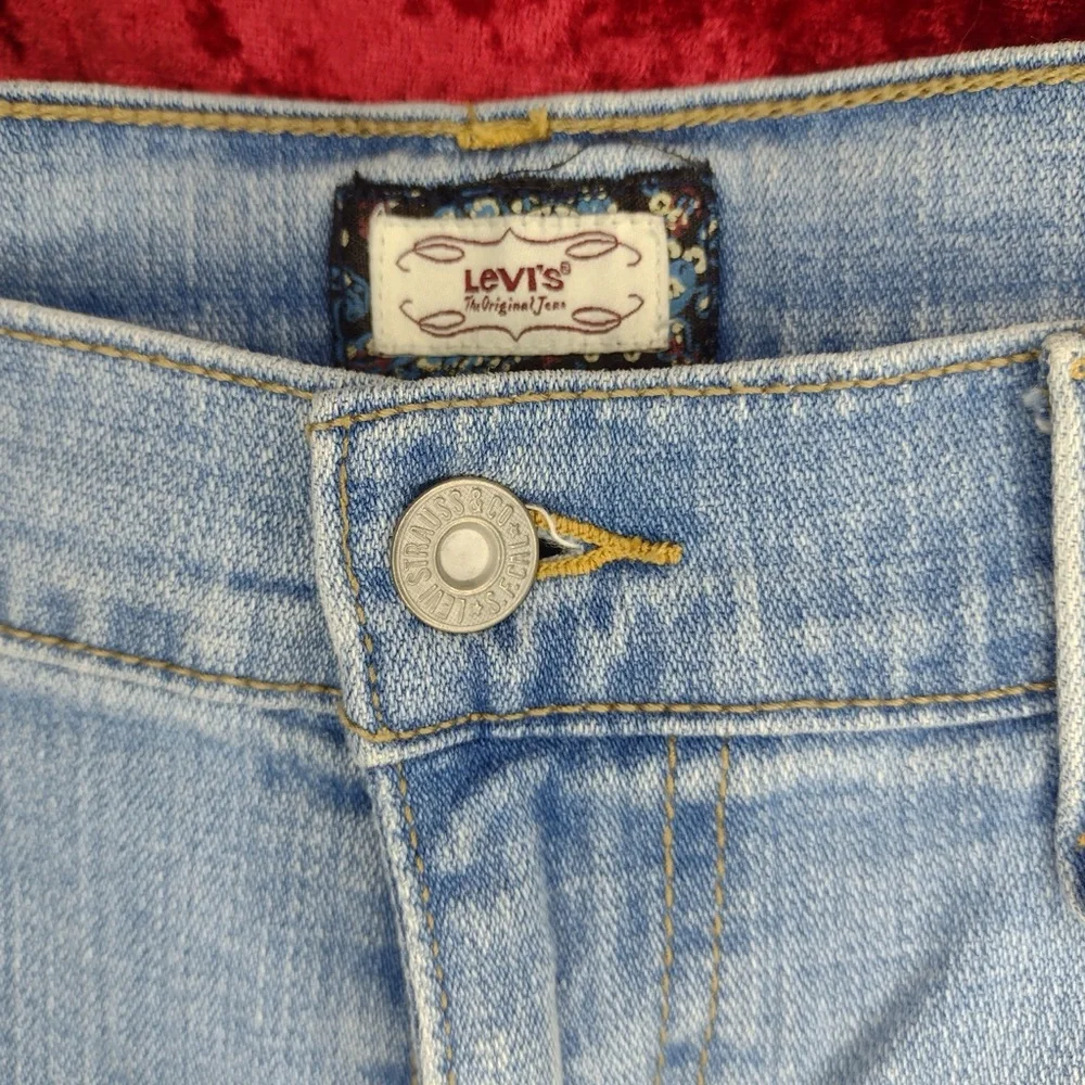 Levi's 515™ Capri Jeans Light Wash Denim Size 6 - Picture 4 of 9